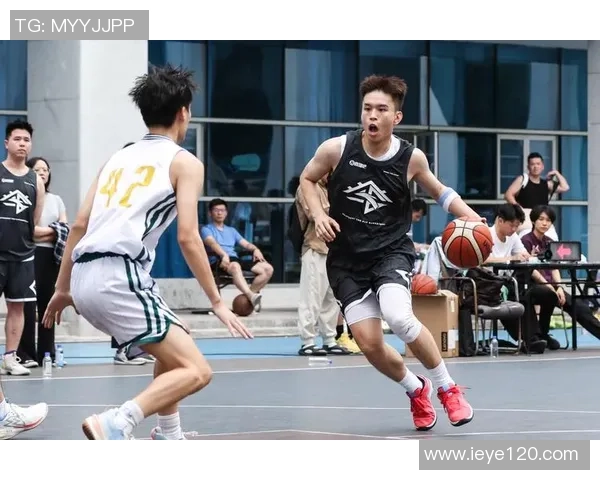 武汉篮球队反击战术解析与未来发展展望 武汉篮球队反击战术解析与未来发展展望